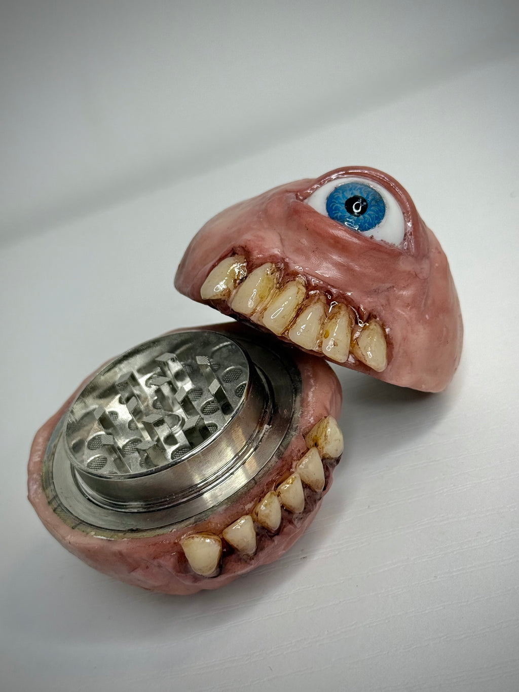 Eyeball Grinder – Handmade Horror Herb Grinder Sculpture