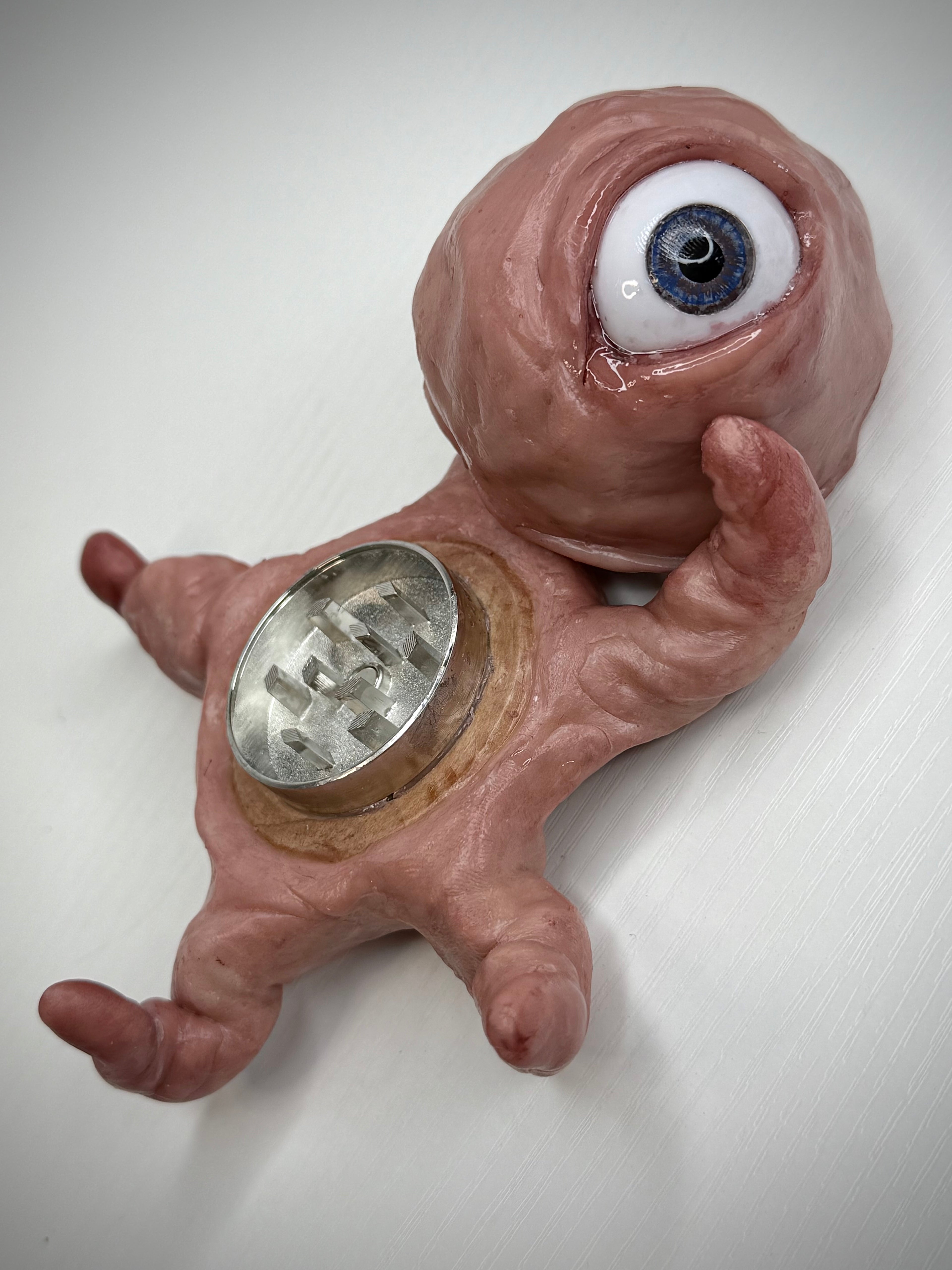 Eyeball Grinder – Handmade Polymer Clay Weed Grinder – Weird Horror Smoking Accessory