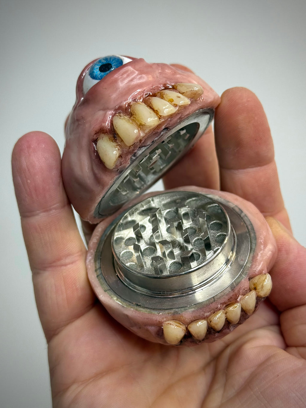 Eyeball Grinder – Handmade Horror Herb Grinder Sculpture