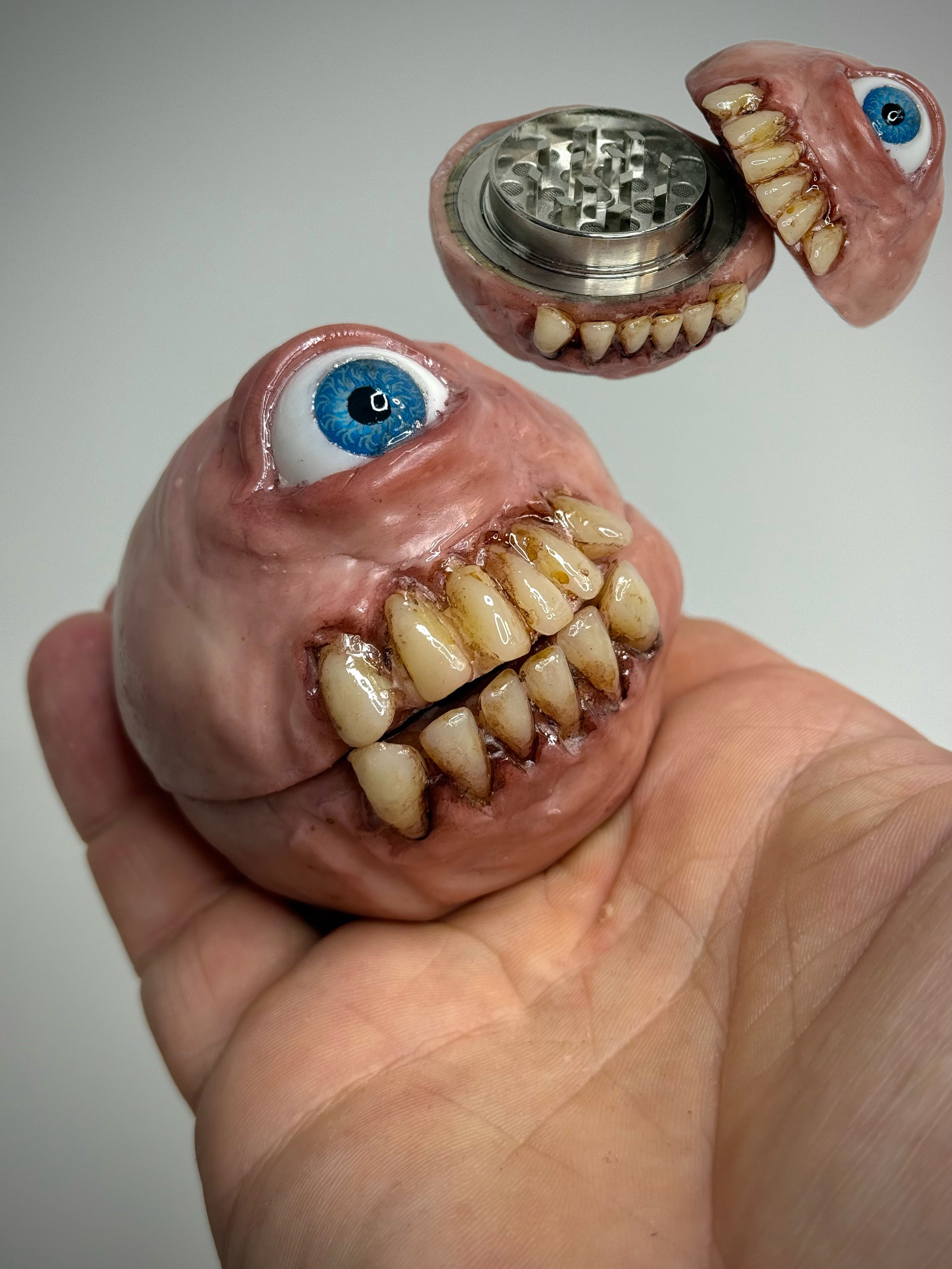 Eyeball Grinder – Handmade Horror Herb Grinder Sculpture